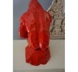 sculpture gorille rouge