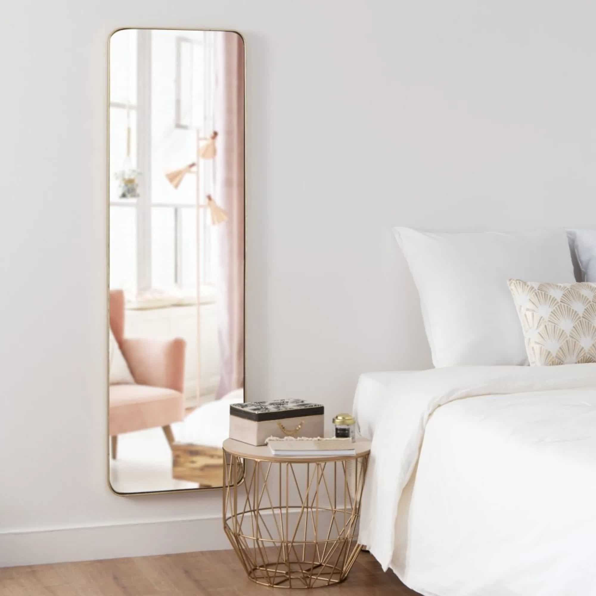 miroir dans la chambre